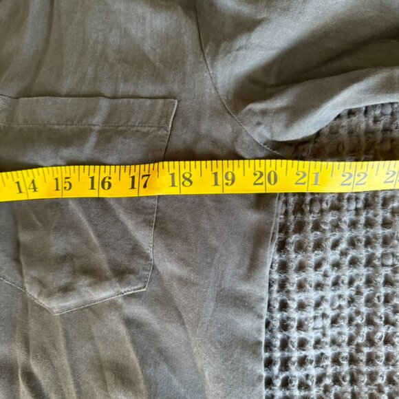 Anthropologie Cloth & Stone Charcoal Grey Button Down Shirt Size L Stone Washed - Picture 8 of 10